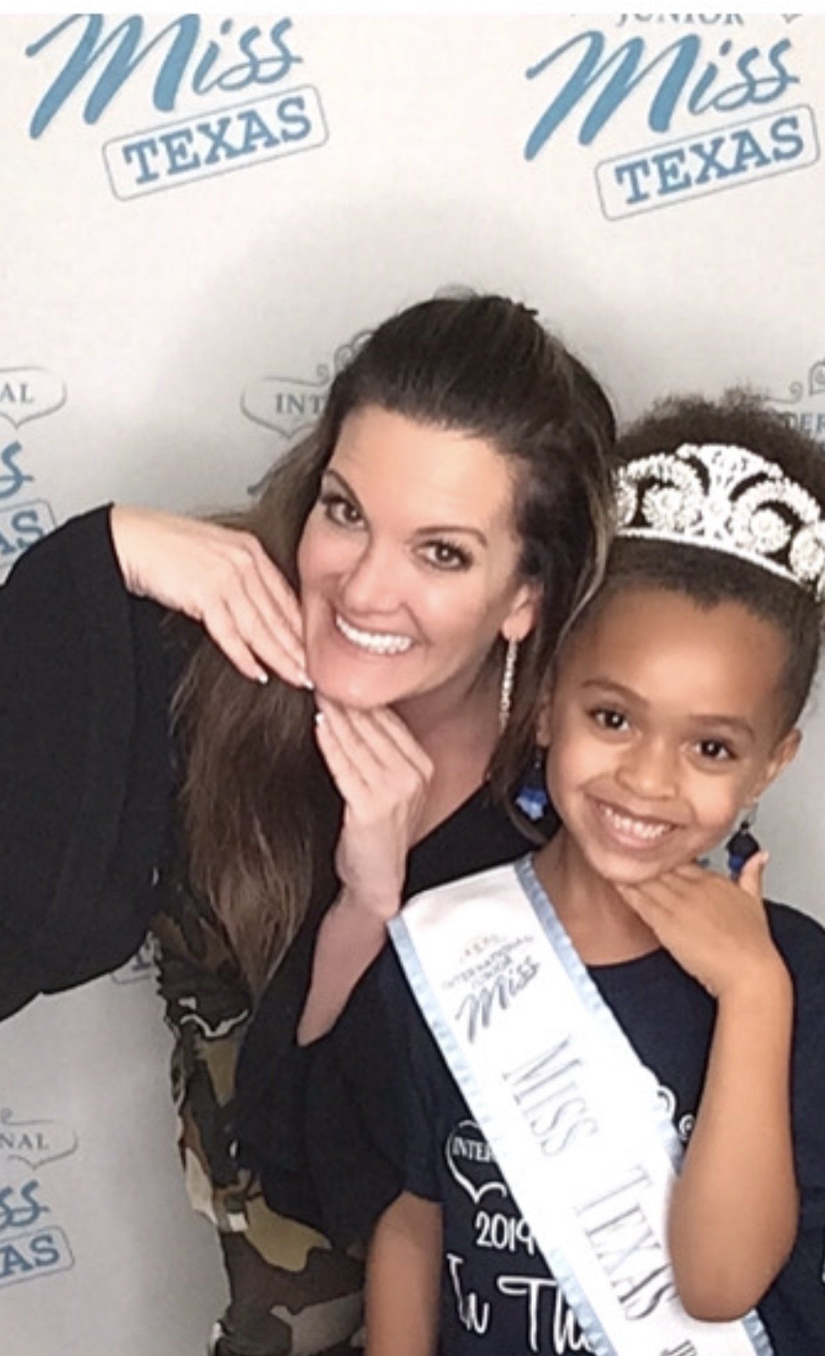 Picture of Lisa Dean with a contestant