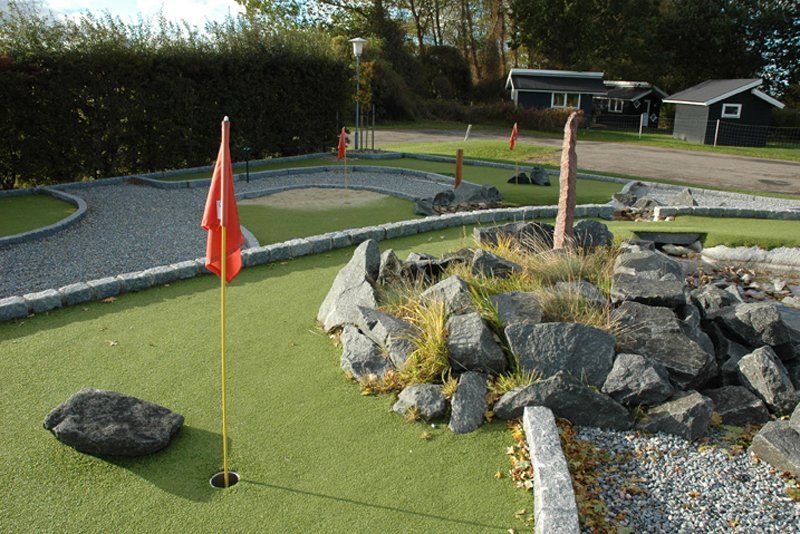 Udfordrende hul på den flotte minigolfbane.