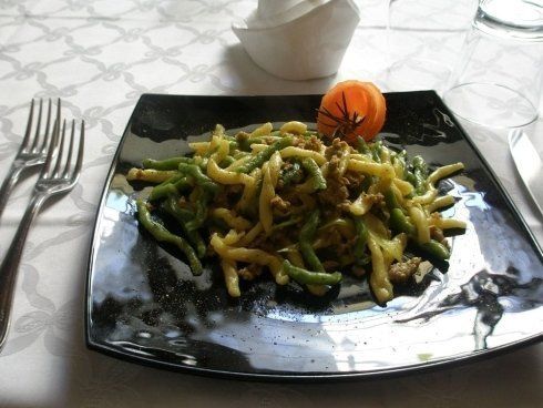 piatto di pasta fresca fatta in casa
