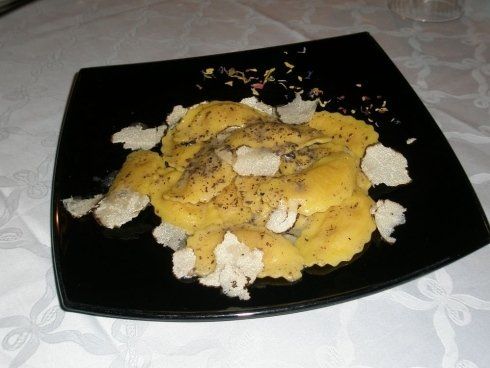 primo piatti di pasta fresca con tartufo