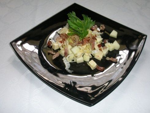 piatto con formaggio e pancetta