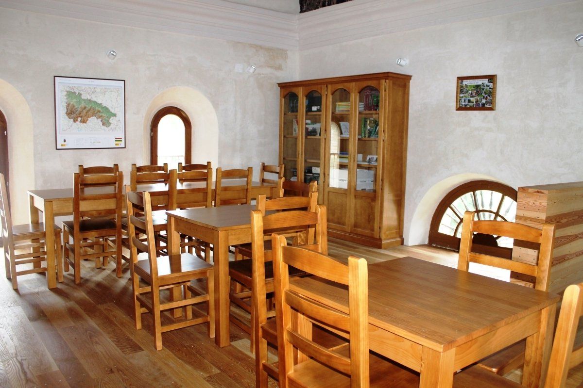 Albergue de Lumbreras . Biblioteca
