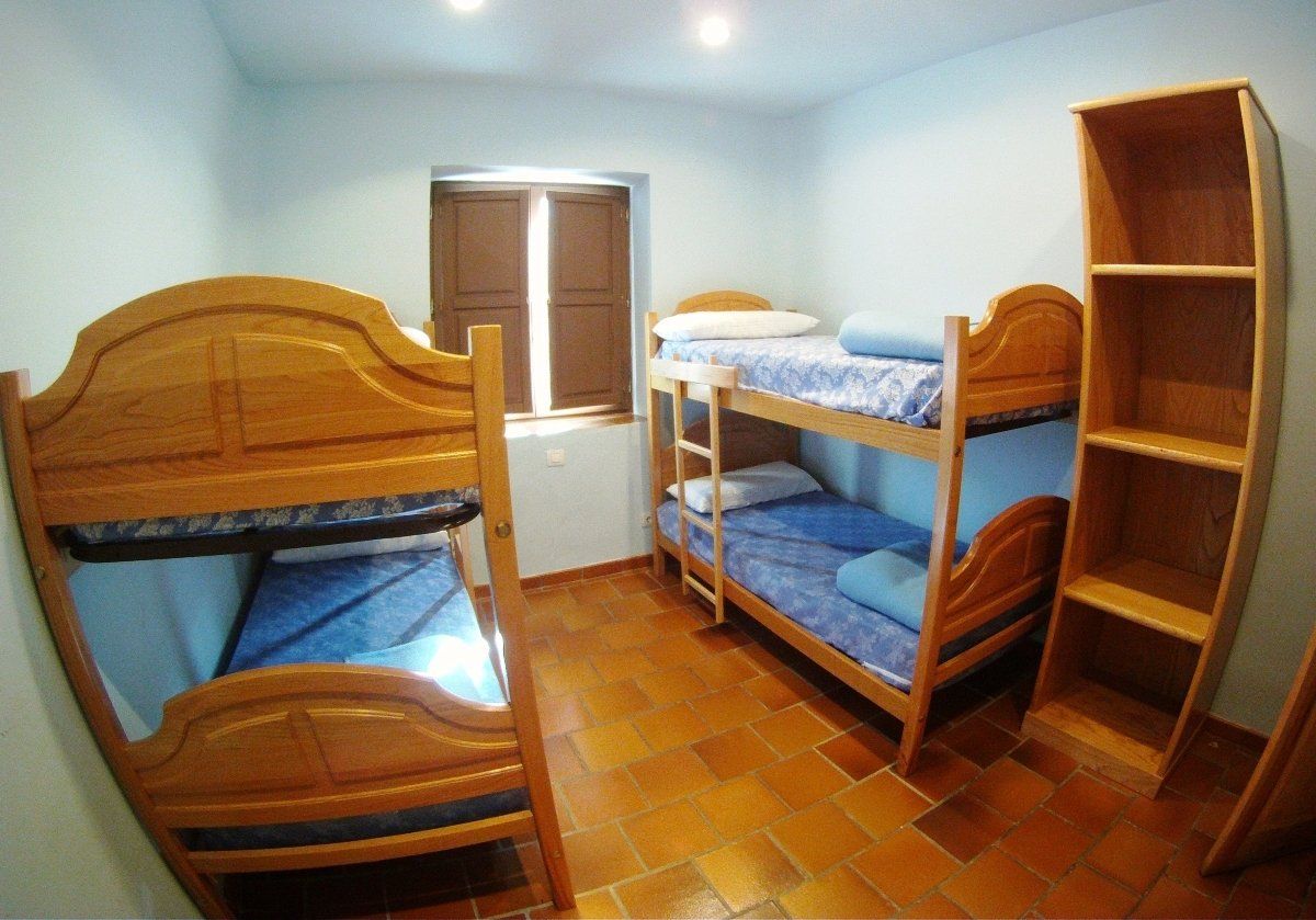 Albergue de Lumbreras (la Rioja). Habitación de cuatro plazas.