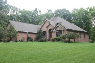 Custom Homes — House with Wide Green Lawn in Saxonburg, PA Custom Homes — House with Wide Green Lawn in Saxonburg, PA