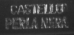 La parola castello è scritta in bianco su sfondo nero