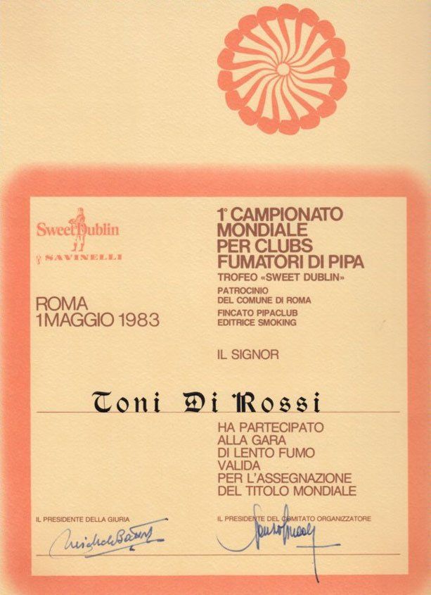 Un certificato che riporta la scritta Toni Di Rossi