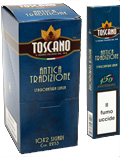 Due scatole di sigarette toscano sono una accanto all'altra