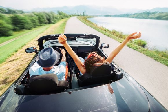 coppia in auto a km 0