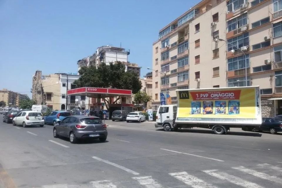 Camion vela con comunicazione