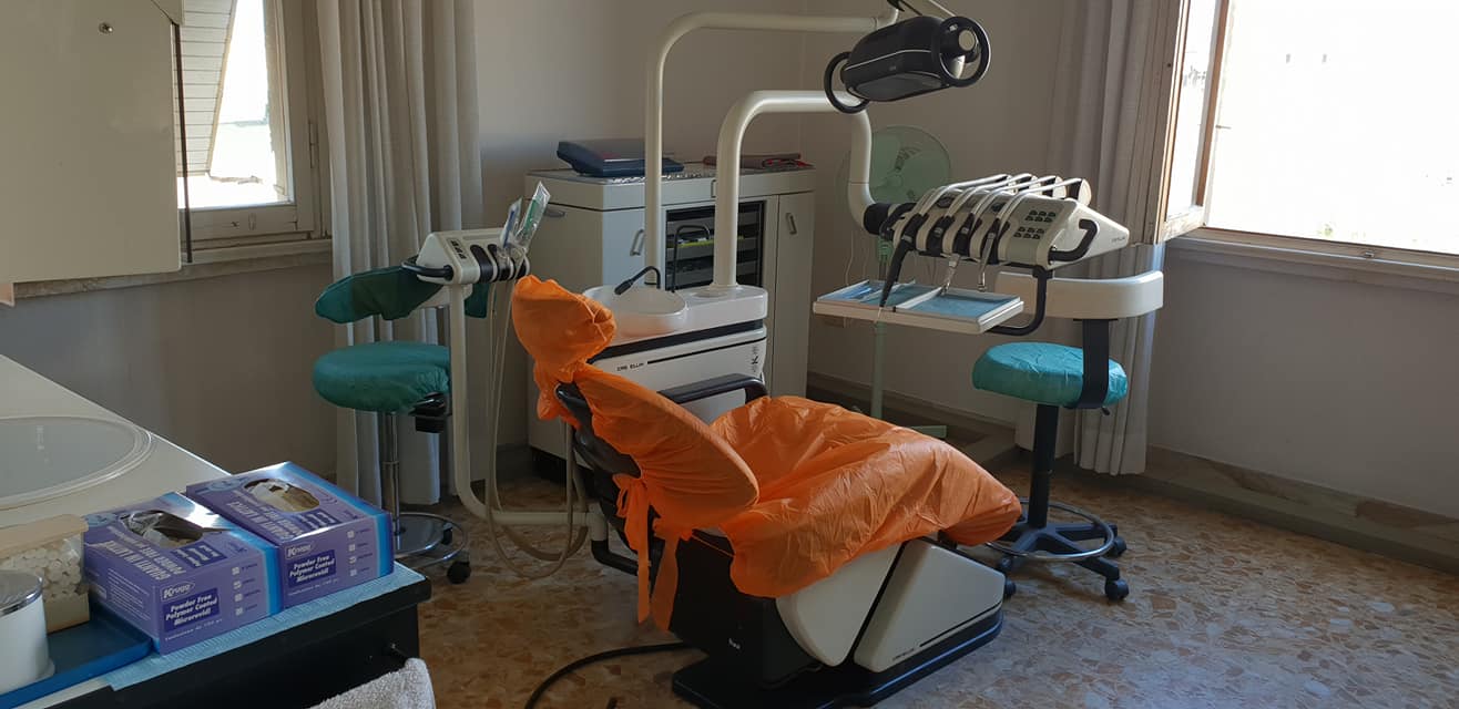 poltrona all'interno dello studio dentistico