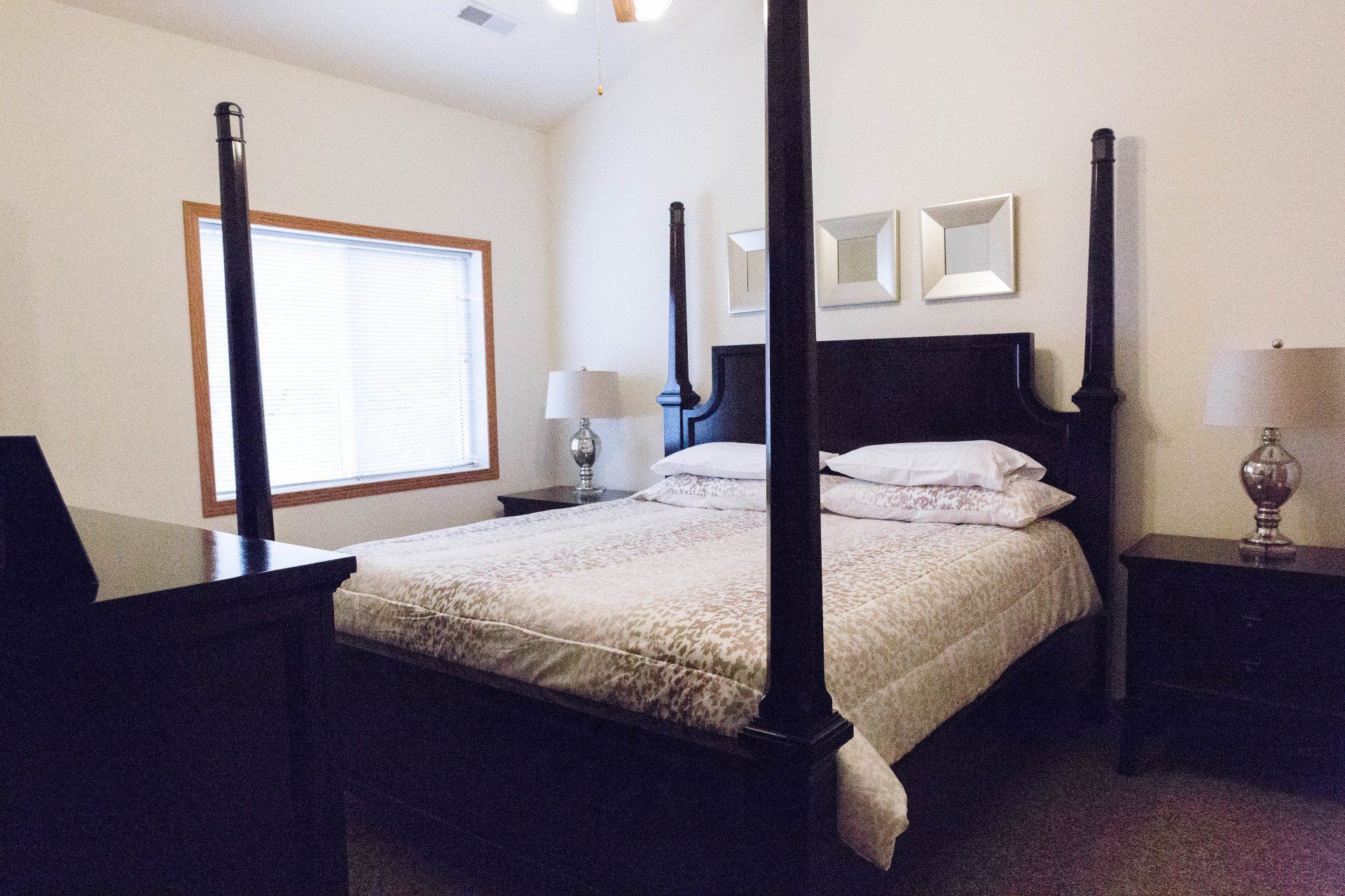 bedroom with king size bed