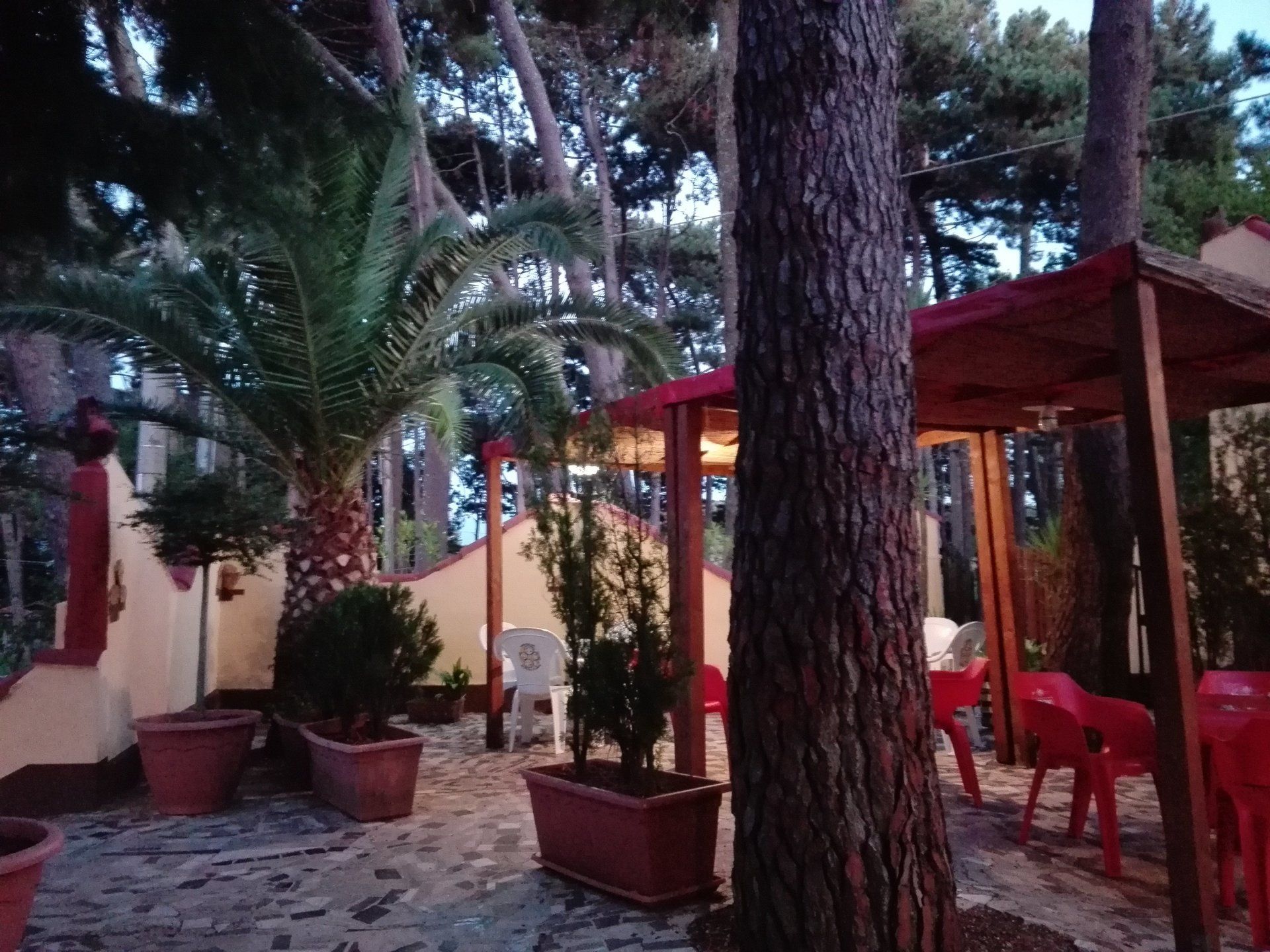 gazebo in legno di un ristorante
