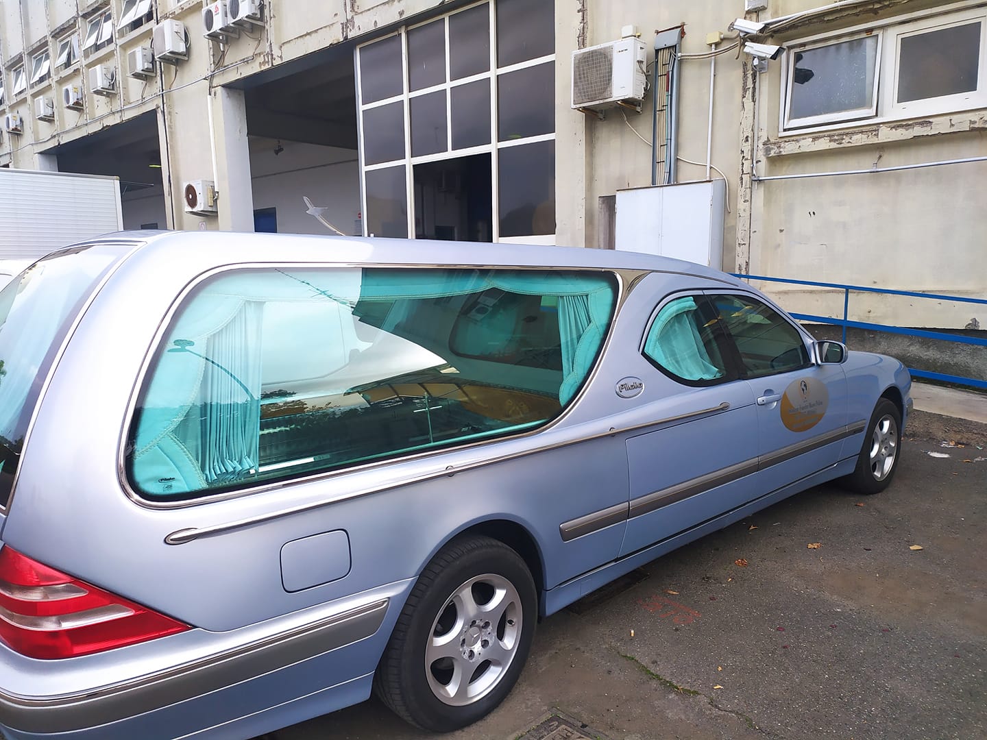 Auto funebre da dietro
