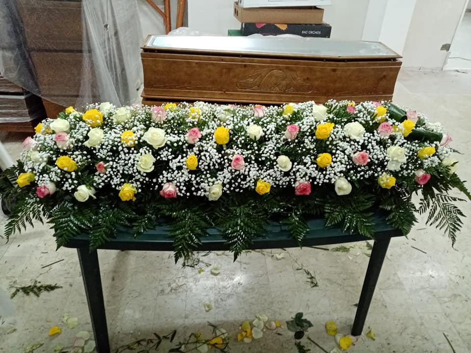 Copribara con fiori bianchi e gialli