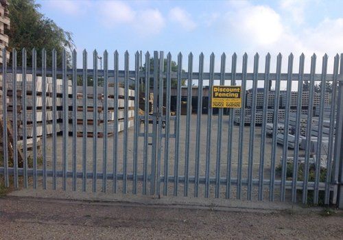 Commercial fencing