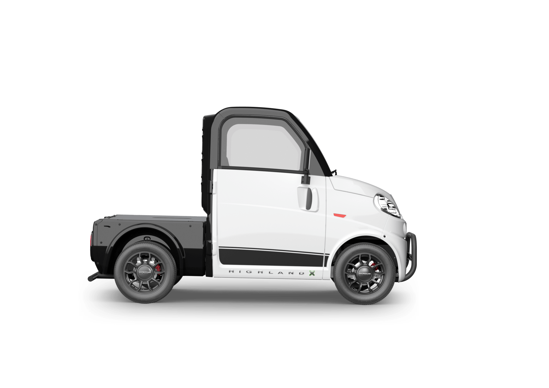 Un petit camion blanc avec un plateau noir sur fond blanc.