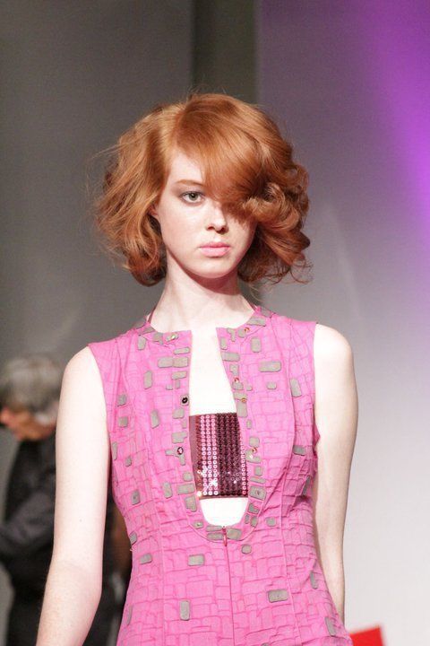 taglio corto colore rosso