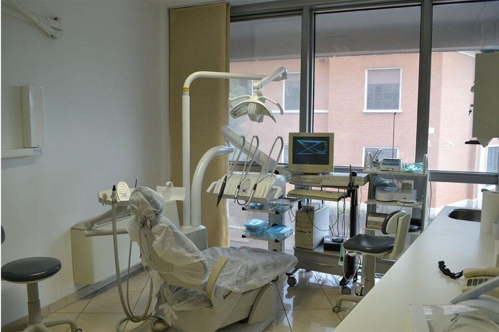 postazione per visite odontoiatriche