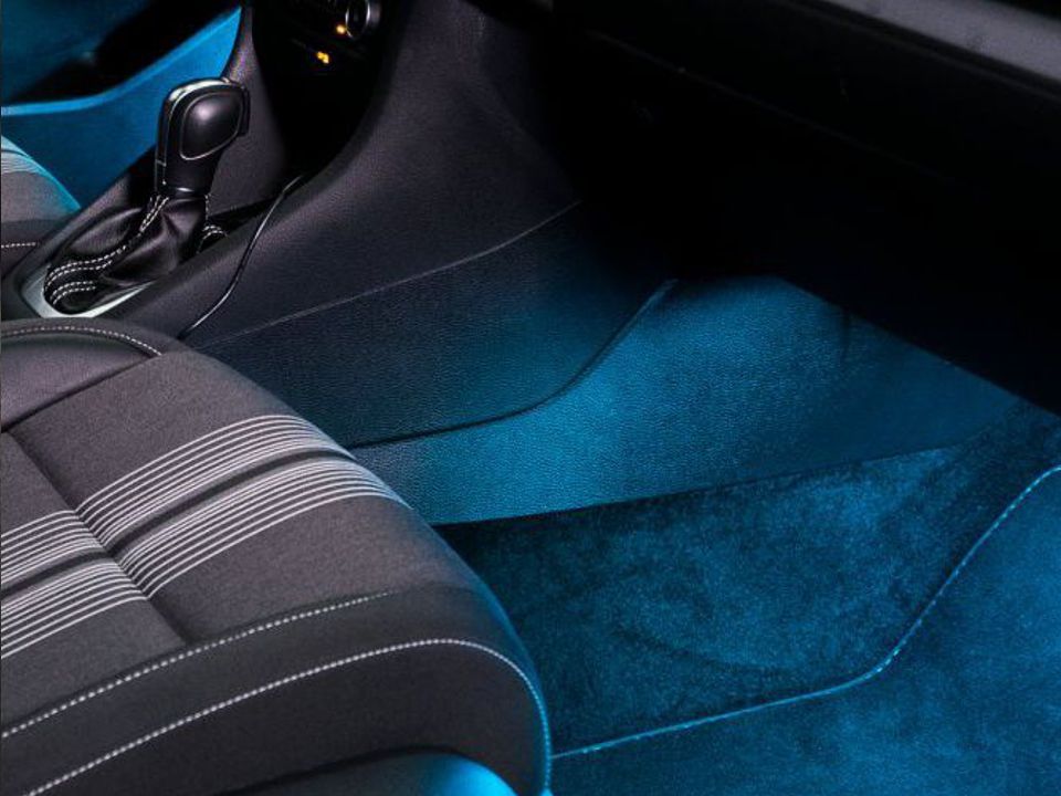 Iluminacion Led reposapies coche
