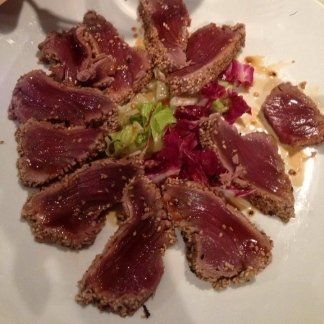Tagliata di tonno al sesamo