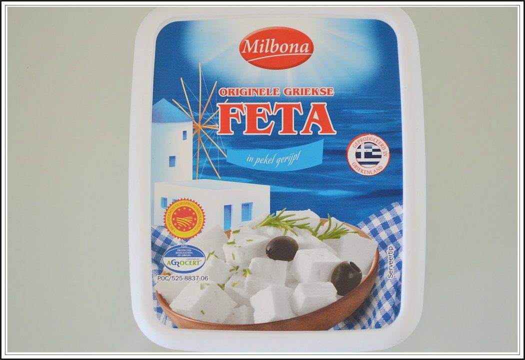 Verderop staat het recept Verpakking Milbona fetakaas met een blauw-wit etiket.