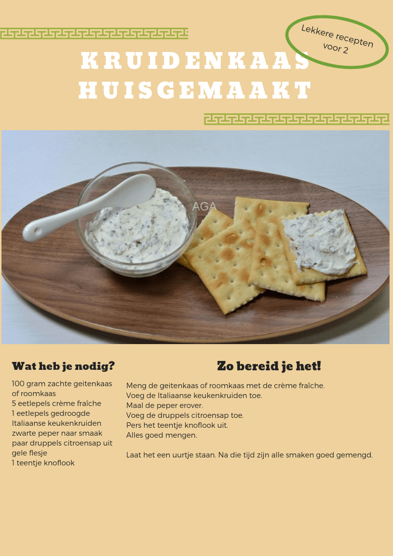 Huisgemaakte kruidenroomkaas met crackers op een houten bord. Receptinstructies inbegrepen.