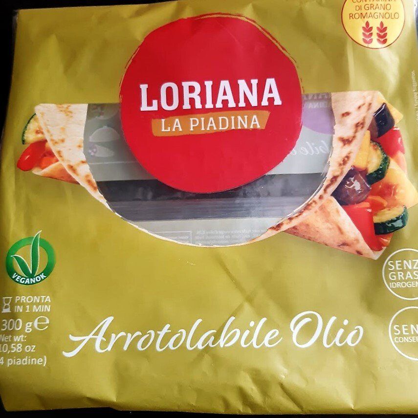 Verpakking Loriana Arrotolabile Olio piadine, met een folie die door de verpakking heen zichtbaar is, met daarin groenten.