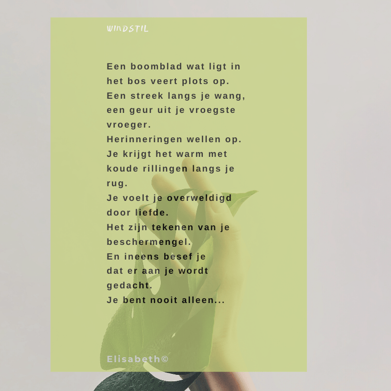 Groene kaart met een Nederlands gedicht over de aanwezigheid van een engel en een blad, witte tekst.