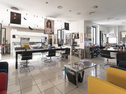 interno del salone di parruchiere