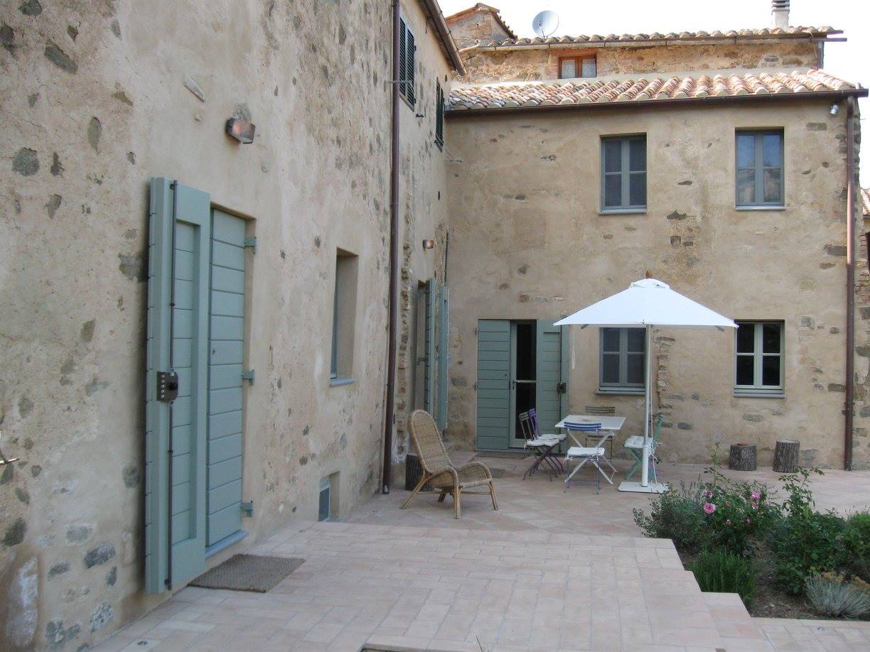 casa privata con infissi in legno