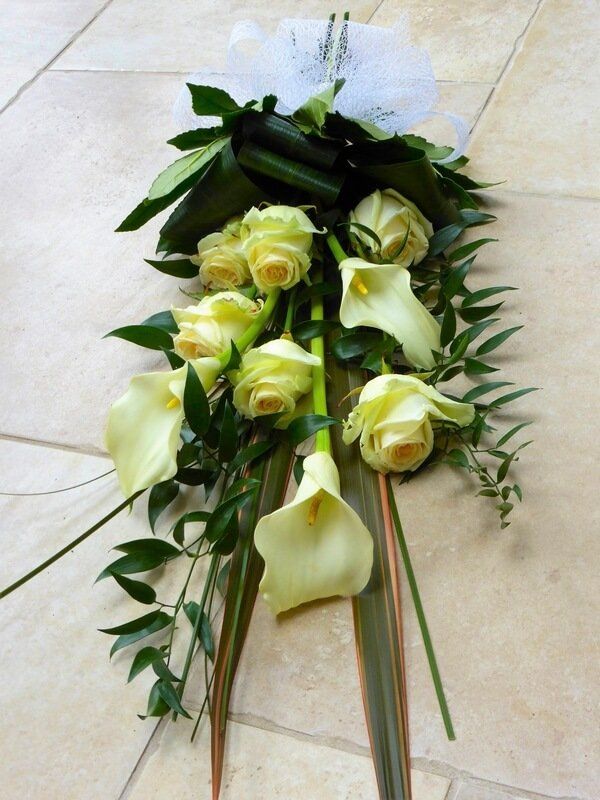 35. Sheaf spray of white Callas and Roses