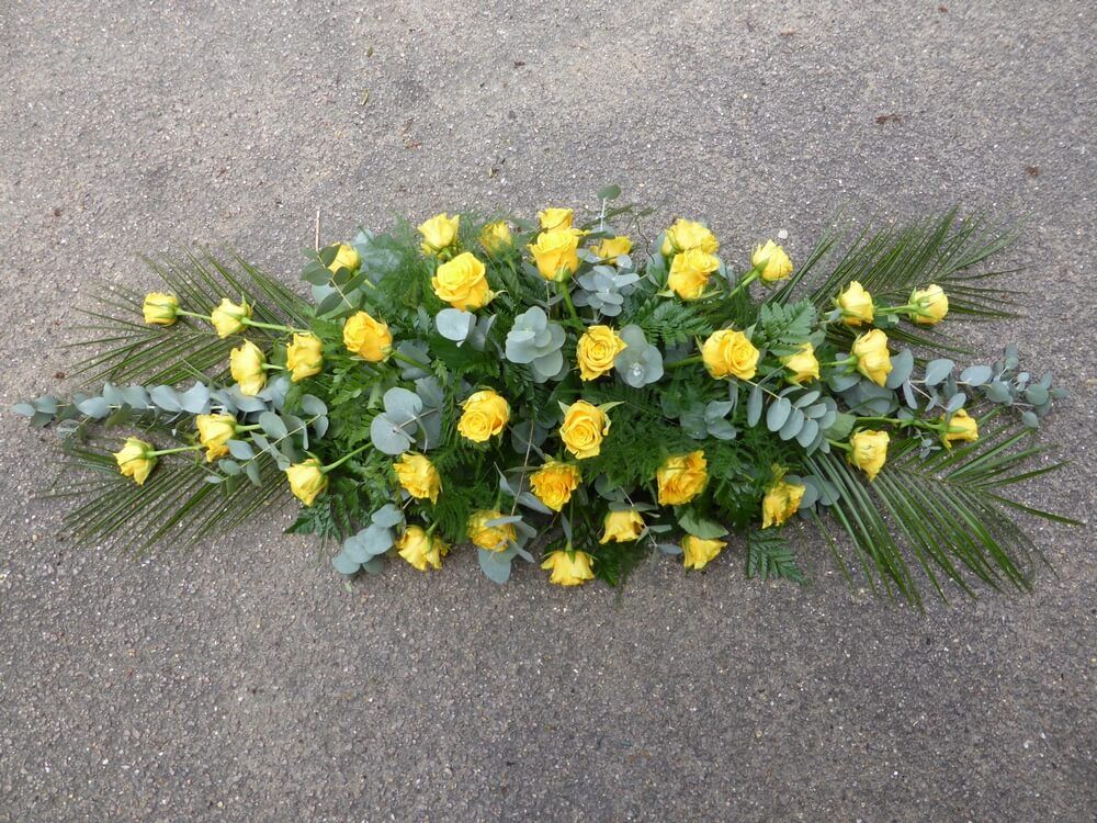 40. Spray of yellow Roses