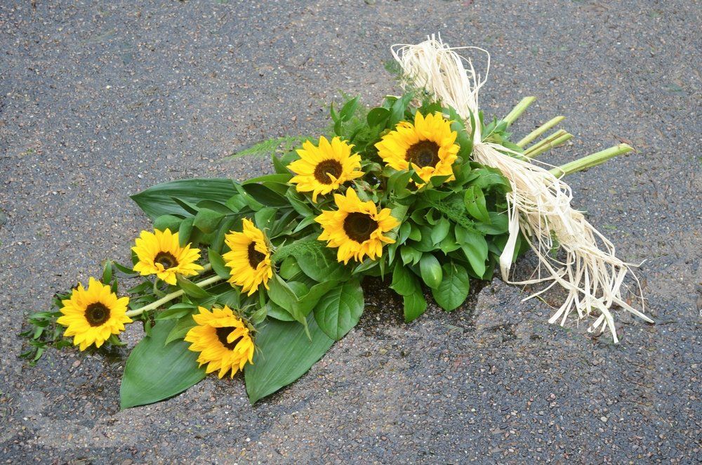10. Natural and simple Sunflower spray with Raffia