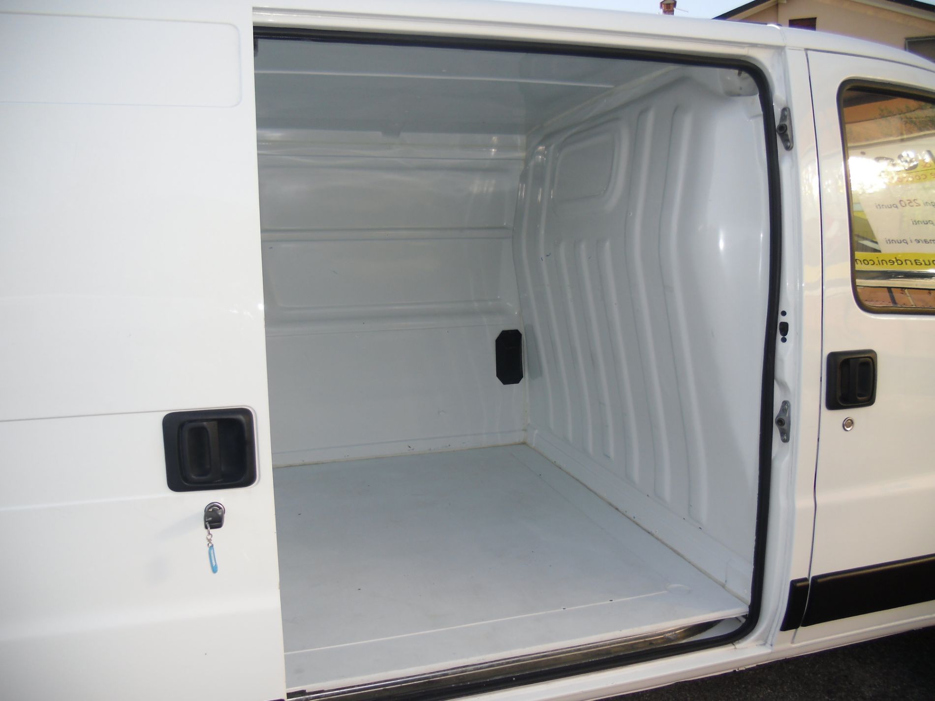 dettaglio interni furgone ducato