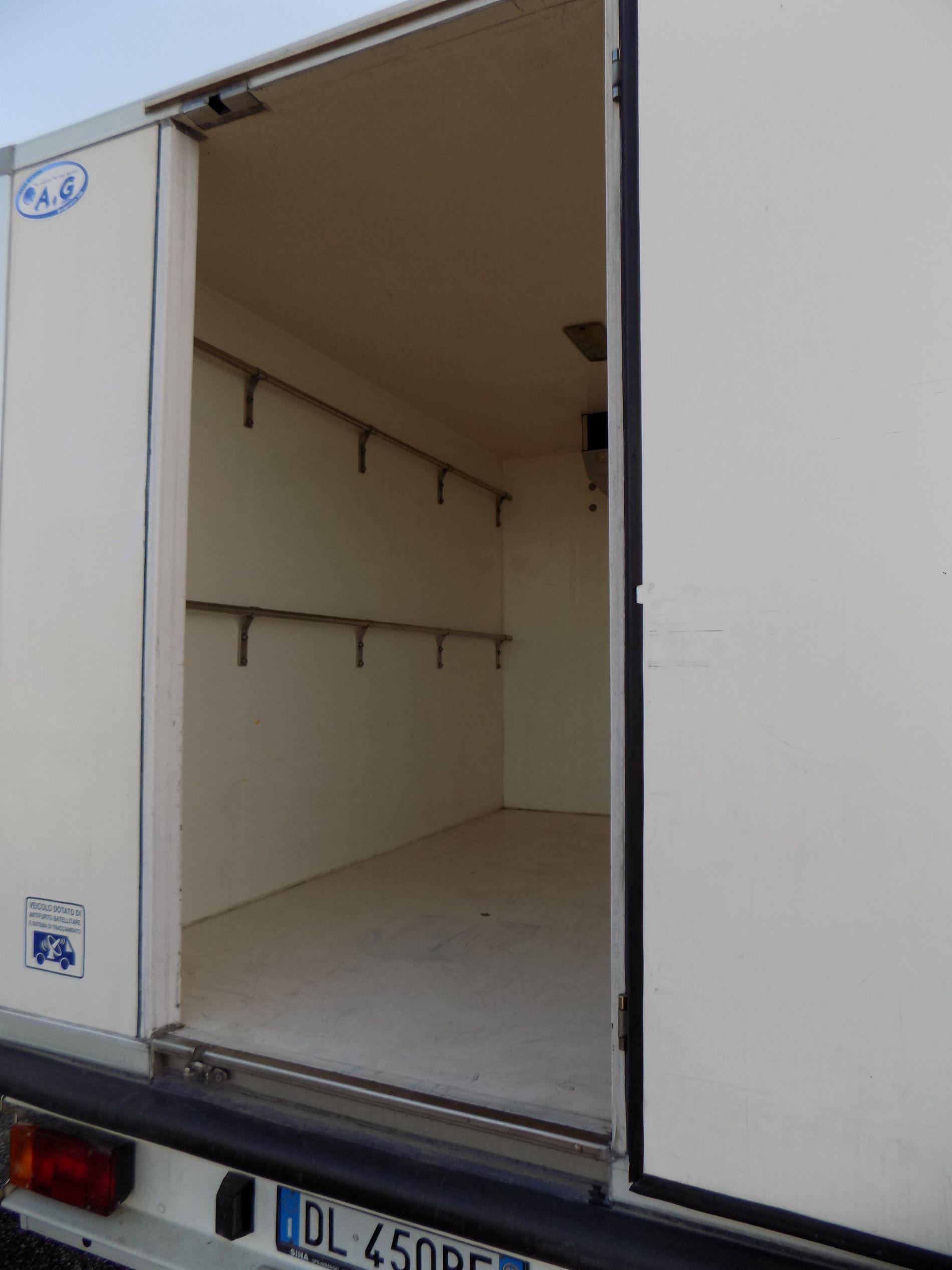 vista interni furgone frigo