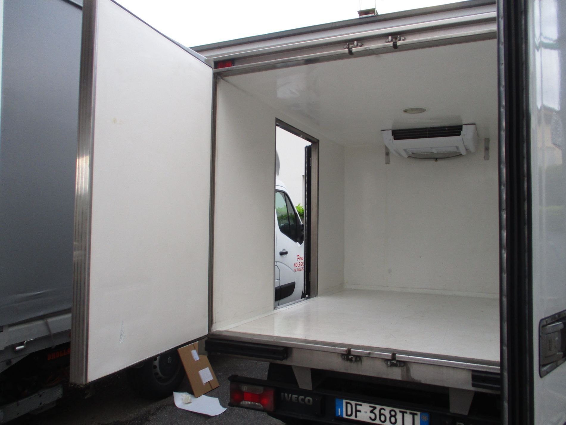 dettaglio interni furgone Iveco Daily Frigo
