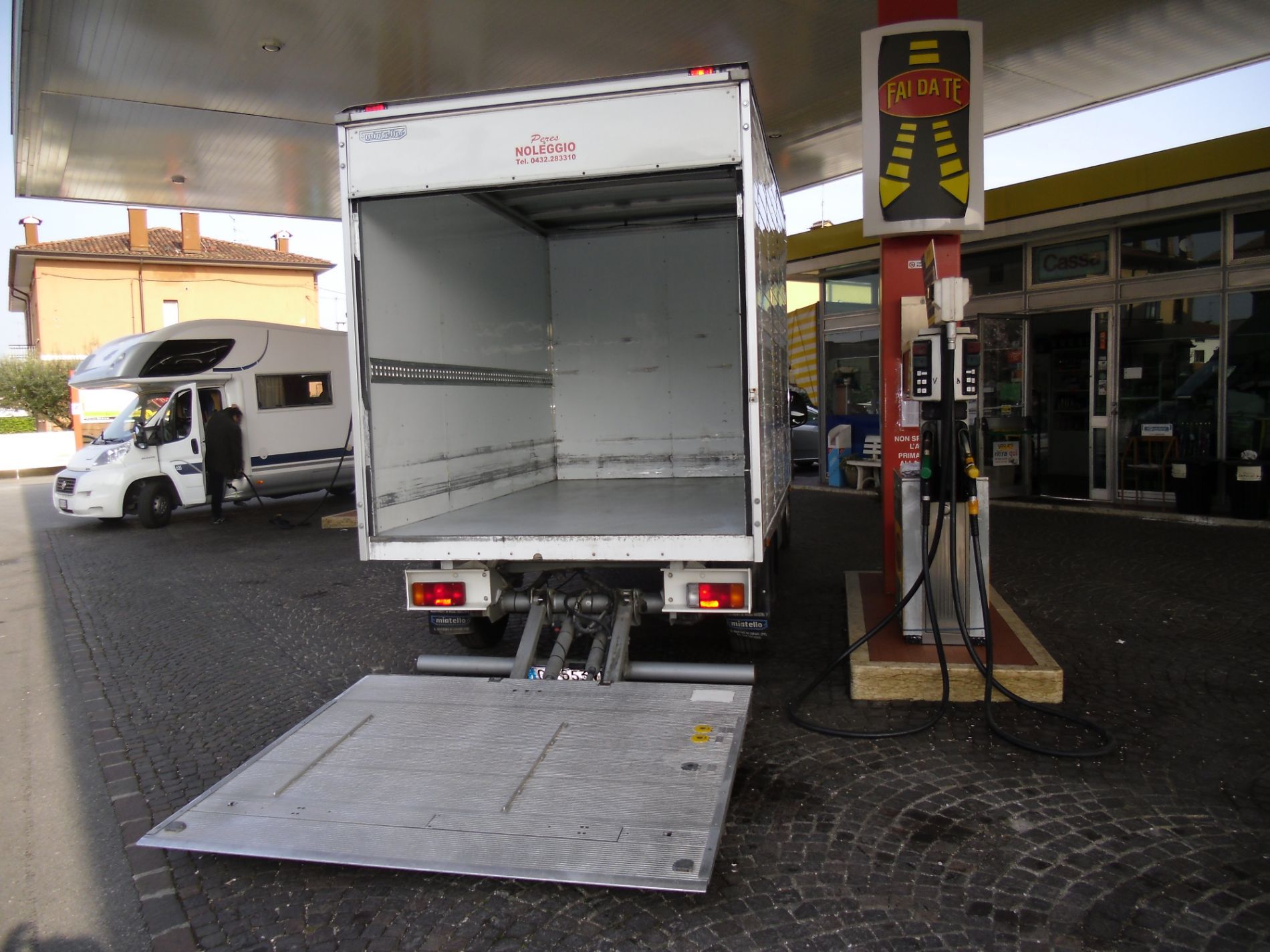 Camion cassonato aperto ribaltabile