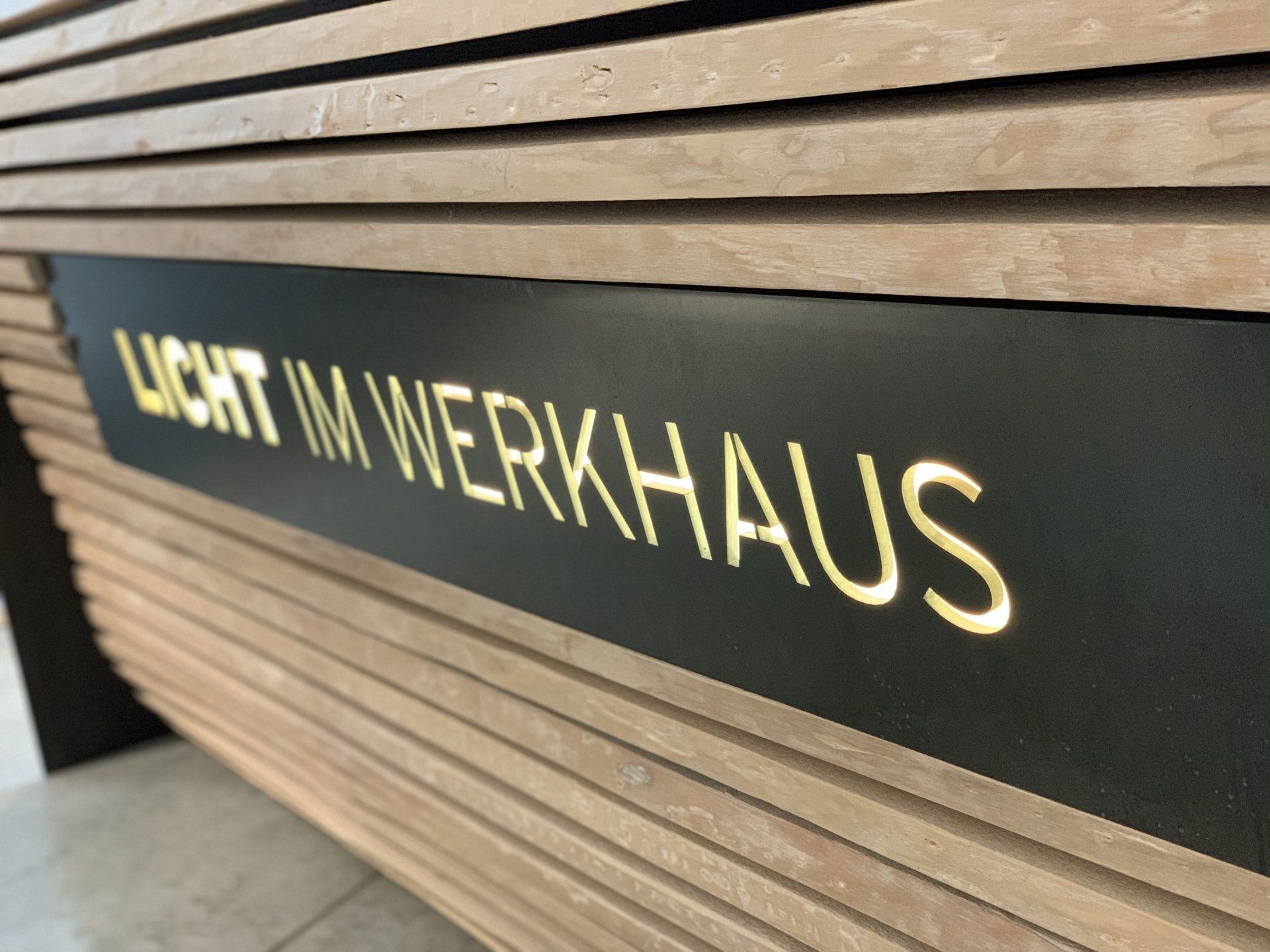 Leo Möbeldesign, Leistungen, Objekte