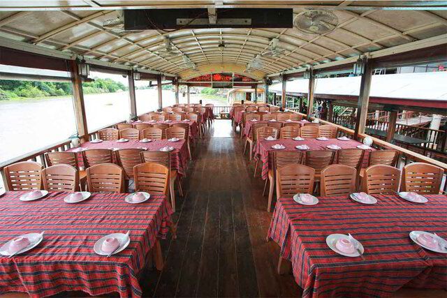 จัดโต๊ะก่อนล่องเรือ