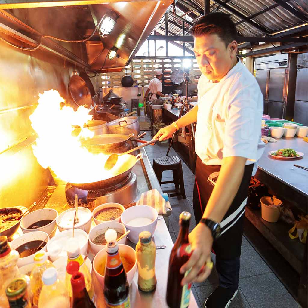 พ่อครัวประจำร้าน