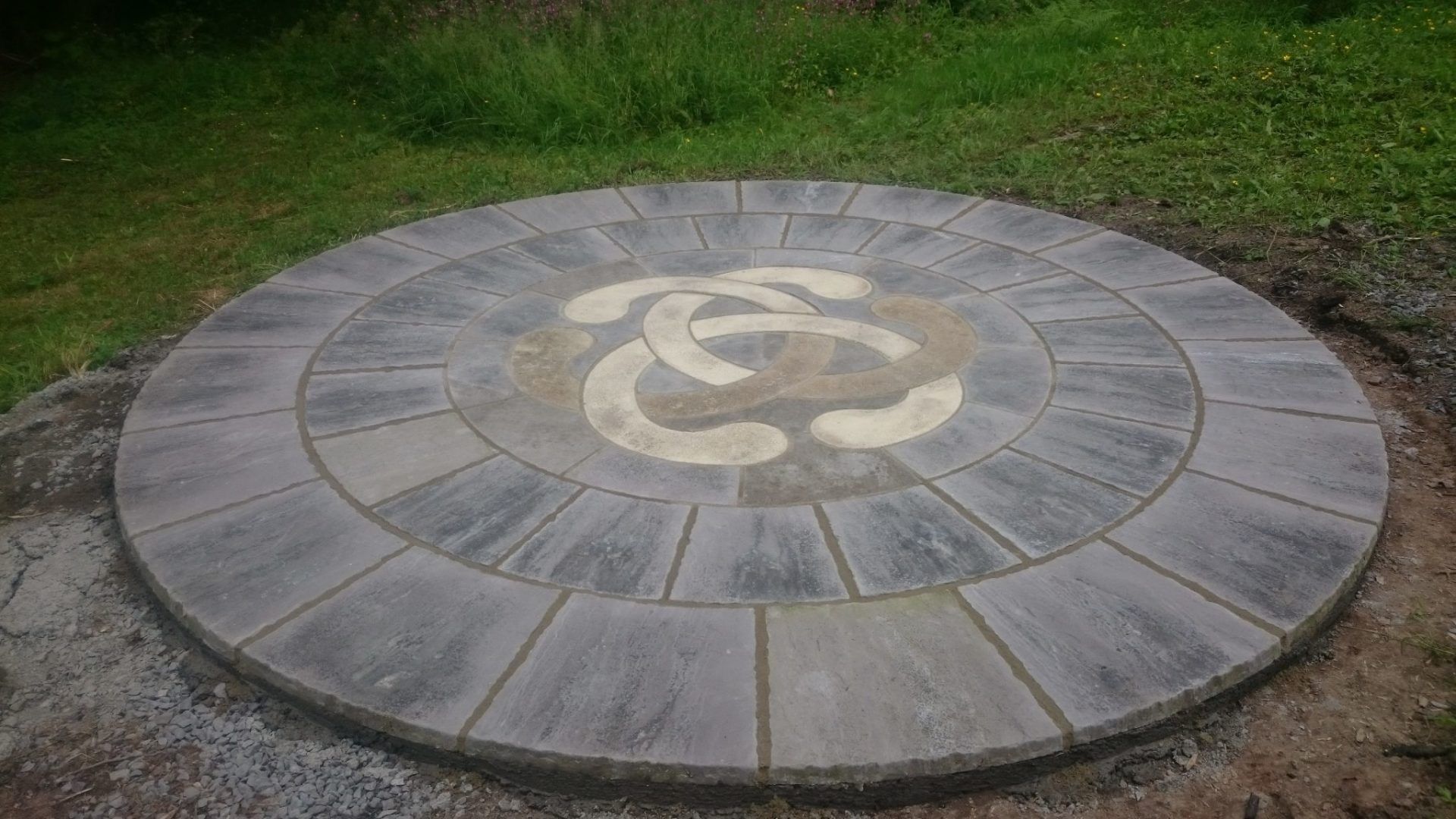 Rounded design of patio in garden