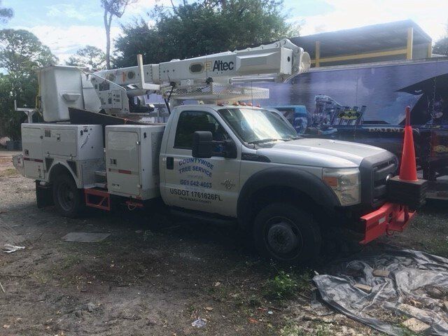 Altec bucket service truck. Altec bucket service truck.
