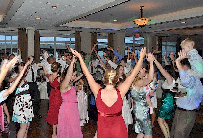 NH DJ dancing at LaBelle Winery of Derry, NH