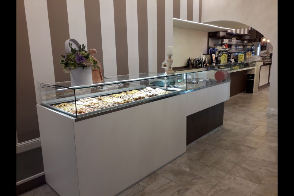bancone di una pasticceria