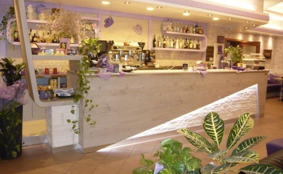bancone bar di un ristorante