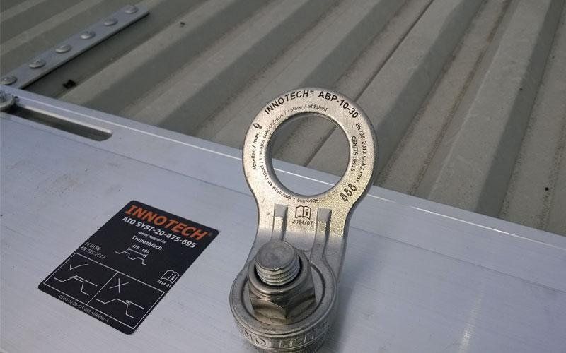 ganci per ancoraggio linee vita