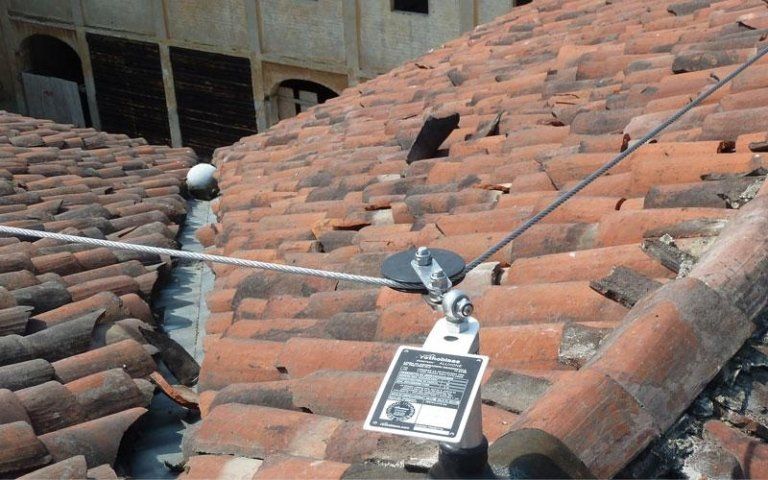 realizzazione di sistemi anticaduta su tetti e coperture