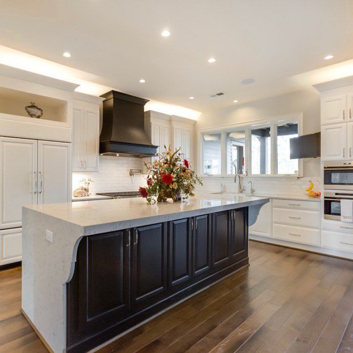 Custom Kitchen Cabinets