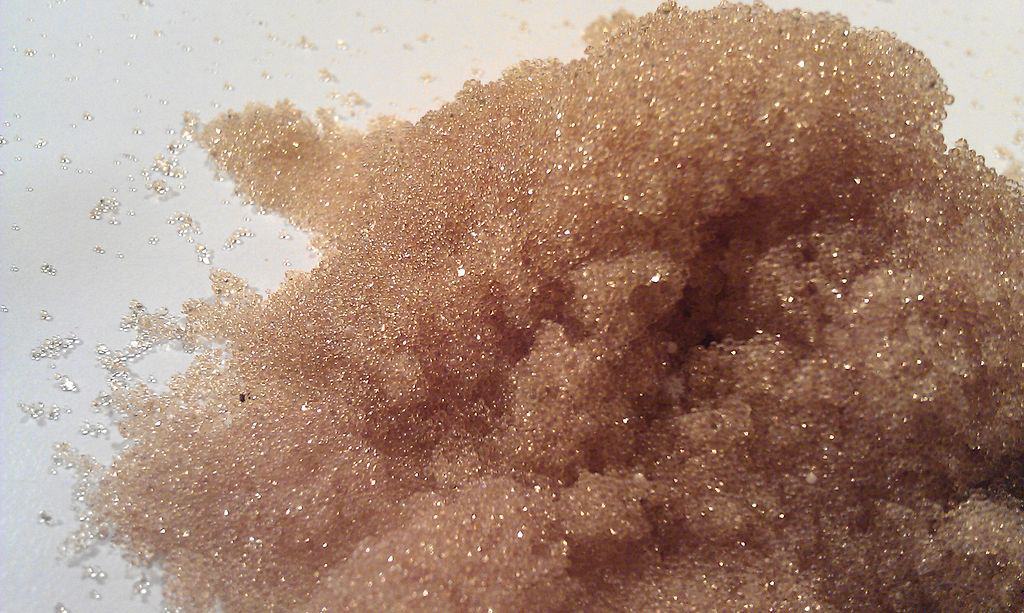 Tomásdearg92 / CC BY-SA (https://creativecommons.org/licenses/by-sa/3.0) URL: https://commons.wikimedia.org/wiki/File:Ion_Exchange_Resin_Beads.jpg