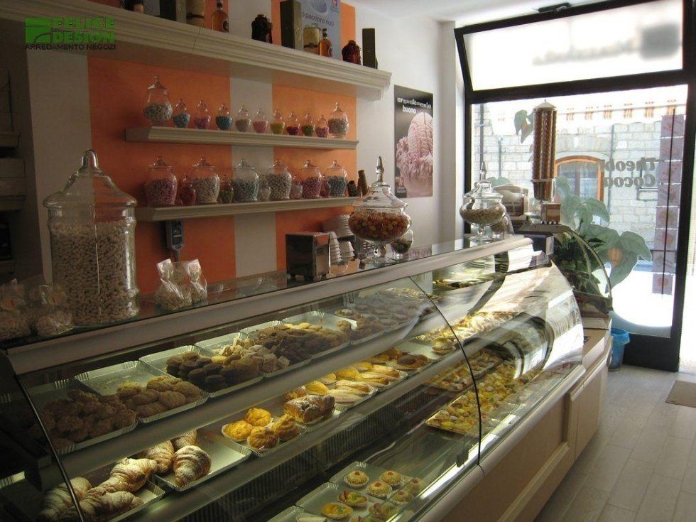 arredi su misura per attività commerciali e arredamento per pasticcerie a Roma